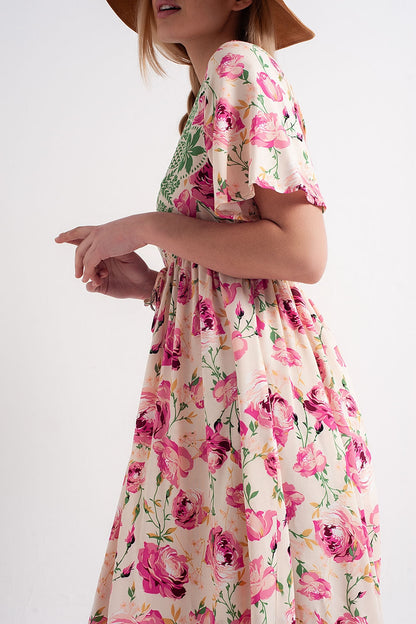Vestido rosa largo holgado con estampado floral llamativo