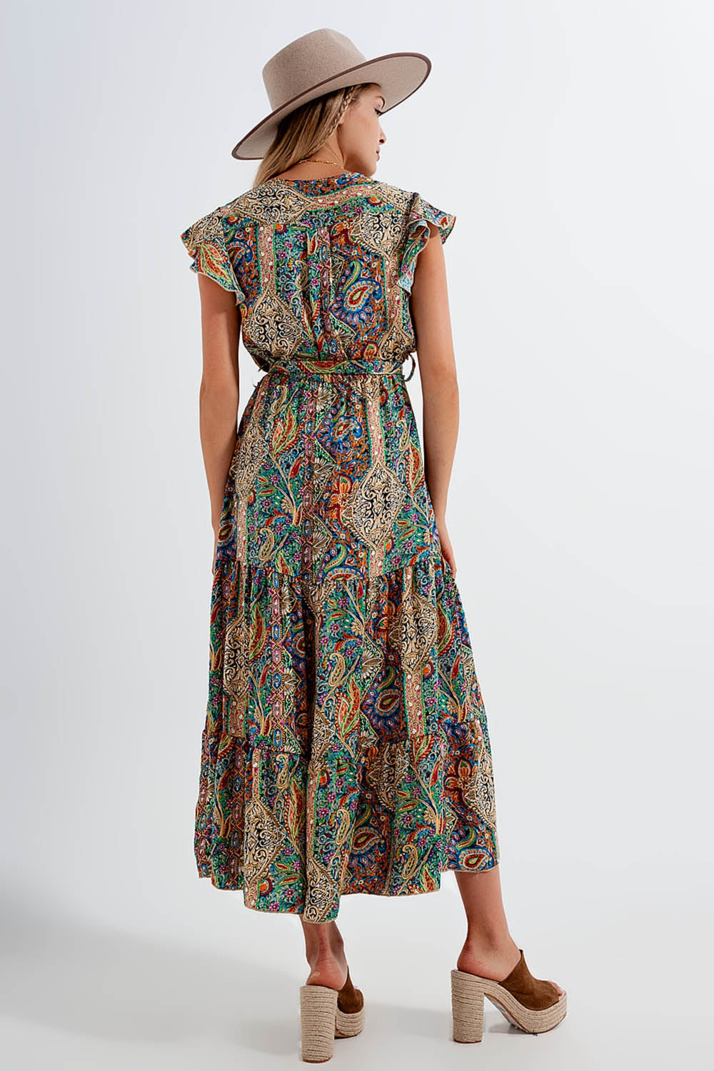 Vestido semilargo con estampado de cachemir y volantes en el bajo en verde