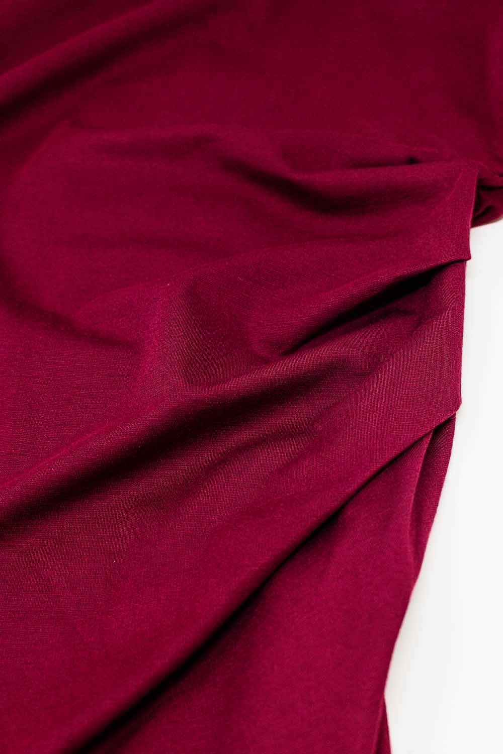 Vestido sin mangas de tencel elástico color burdeos