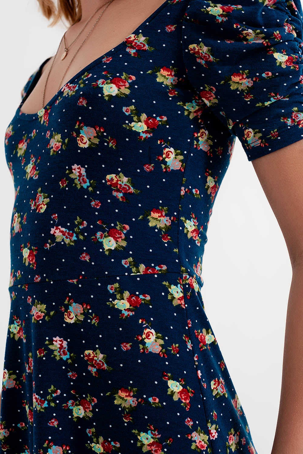 Vestido skater con manga abullonada y estampado floral azul marino