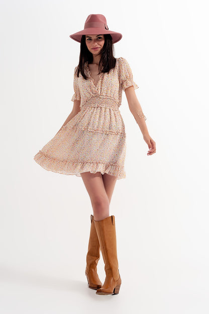 Vestido skater corto amarillo con cintura fruncida y estampado floral