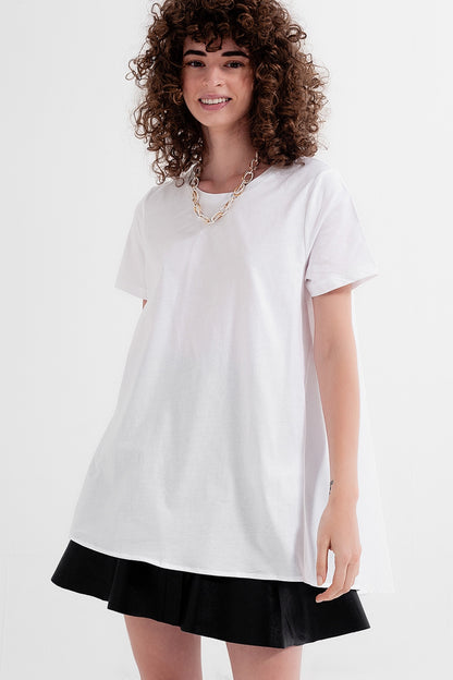 Vestido tipo camiseta en blanco