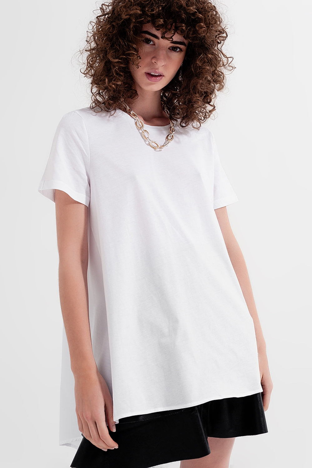 Vestido tipo camiseta en blanco
