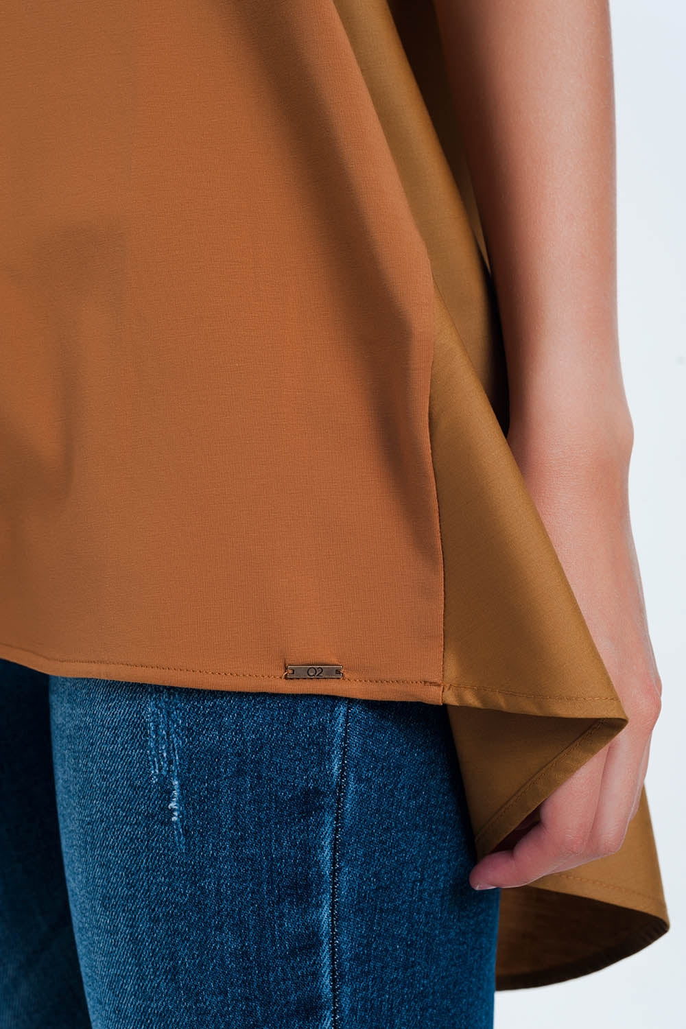 Vestido tipo camiseta en marron