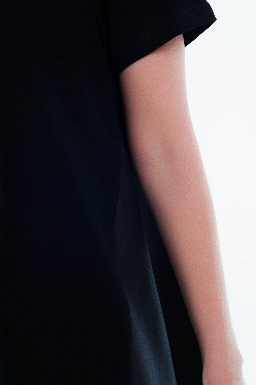 Vestido tipo camiseta en negro