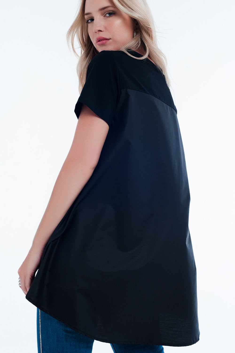 Vestido tipo camiseta en negro