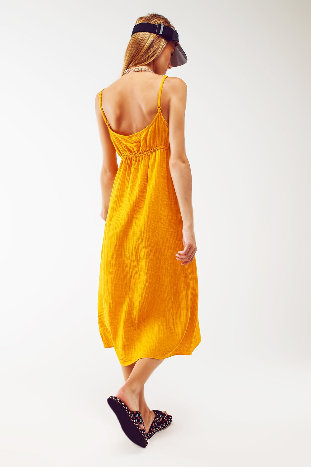 Vestido veraniego largo amarillo de tirantes con cintura fruncida