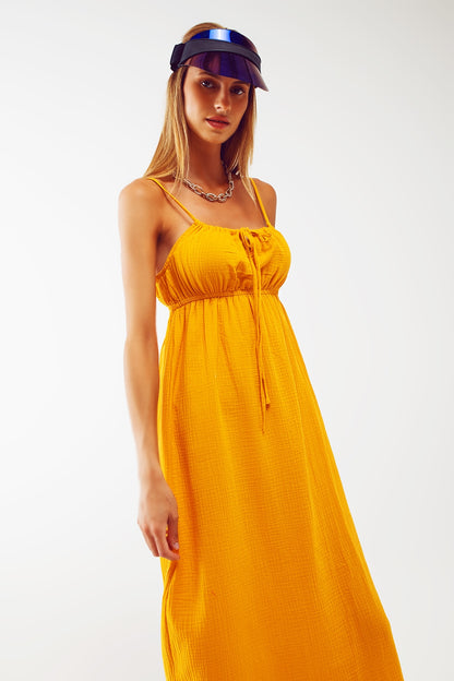 Vestido veraniego largo amarillo de tirantes con cintura fruncida