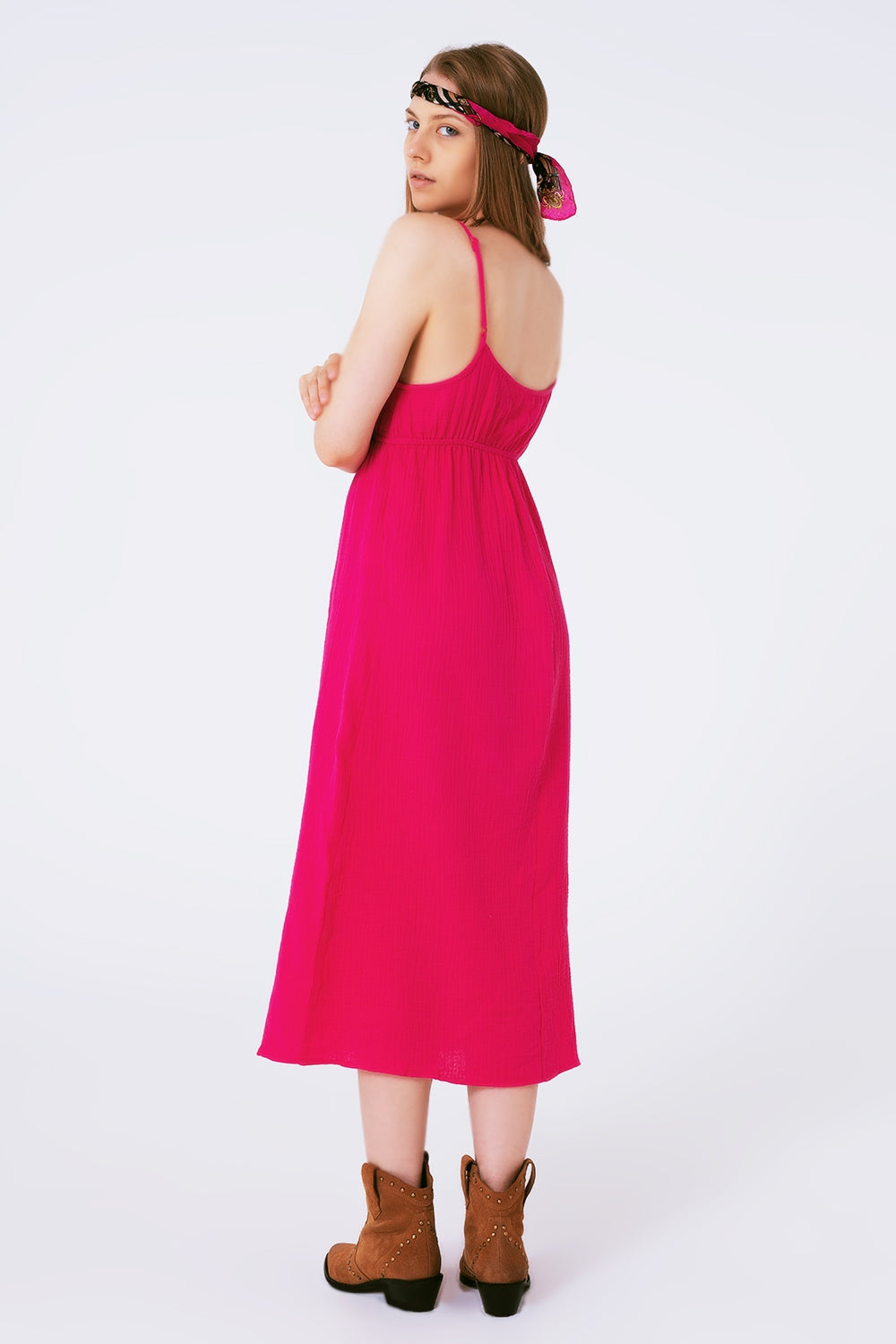 Vestido veraniego largo fuxia de tirantes con cintura fruncida