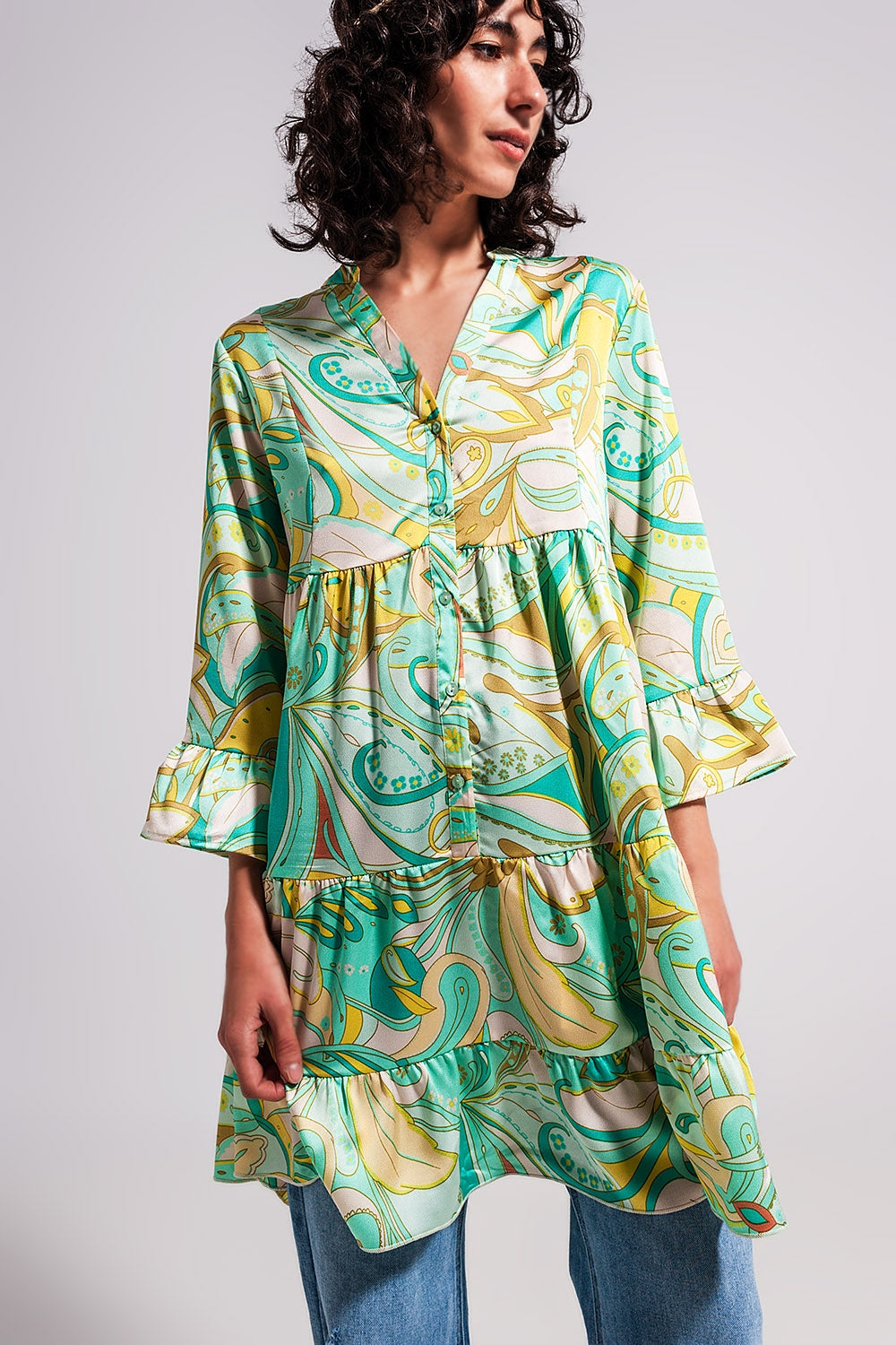 Vestido verde de corte amplio con mangas tres cuartos