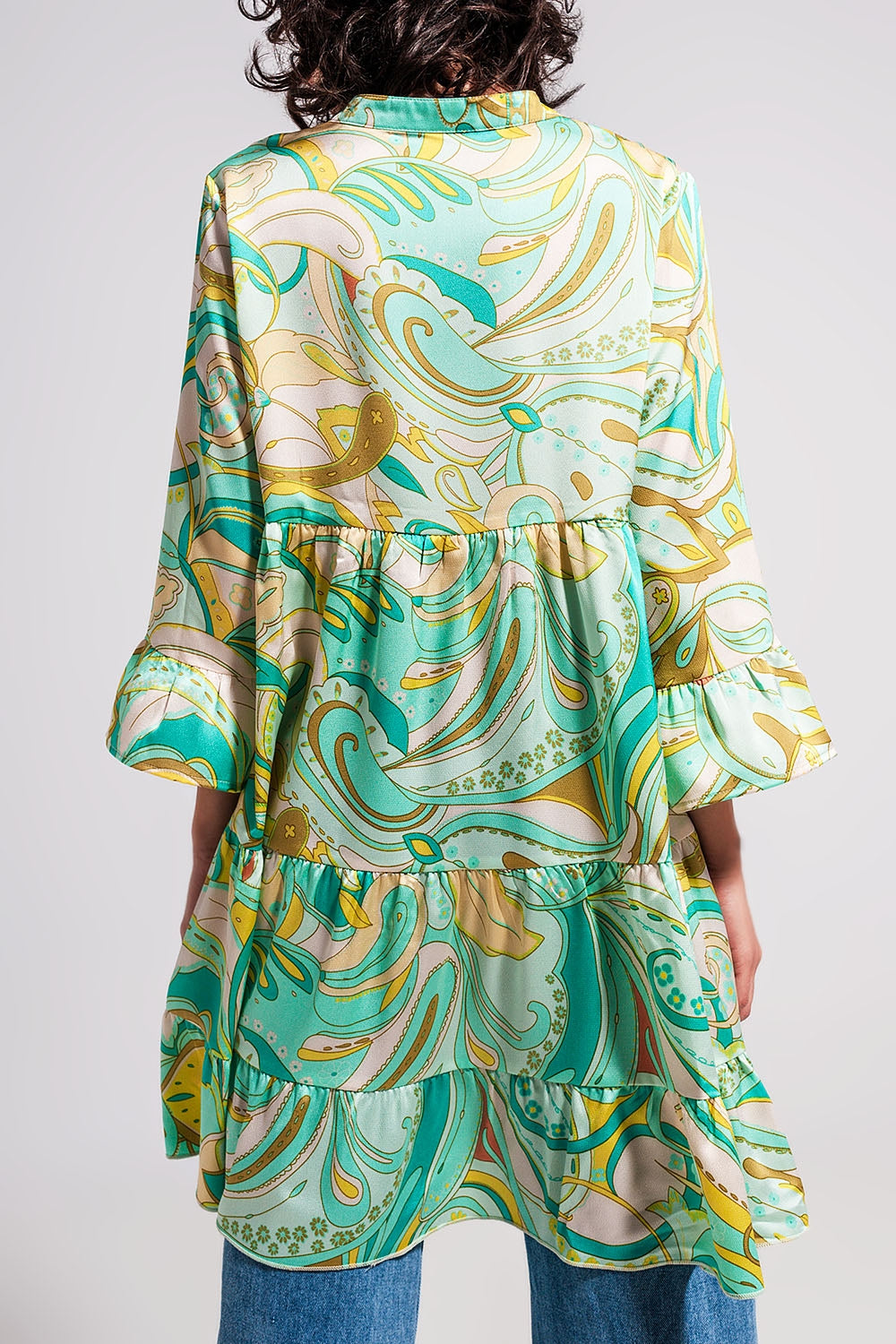 Vestido verde de corte amplio con mangas tres cuartos