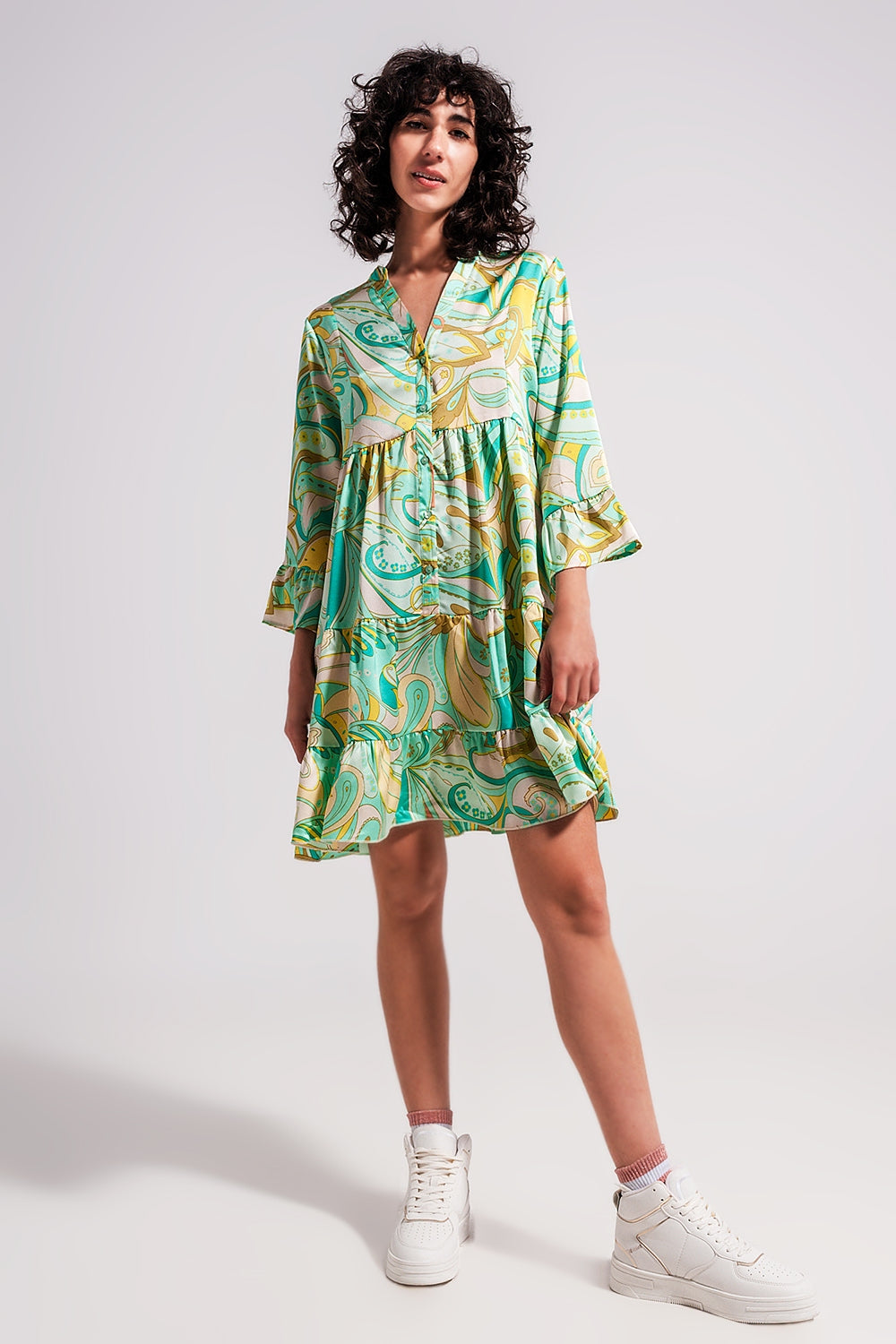 Vestido verde de corte amplio con mangas tres cuartos
